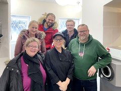 Familie beim Eis-Workshop am 17.12.2022 in der Lieblingseis Eismanufaktur, Waldseer Straße 21, in Biberach